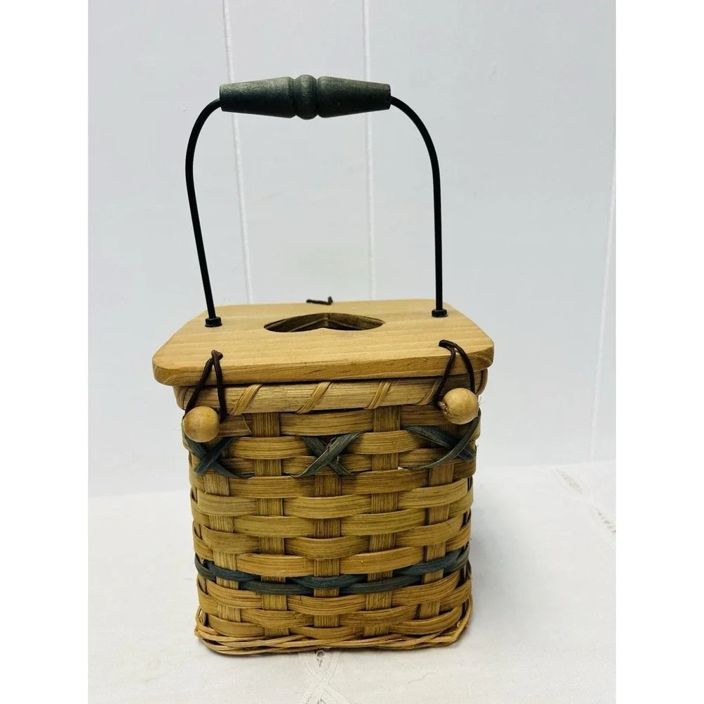 VTG Farmhouse Woven Wood‎ Tissue Box Basket Country Heart Decor Storage Novelty